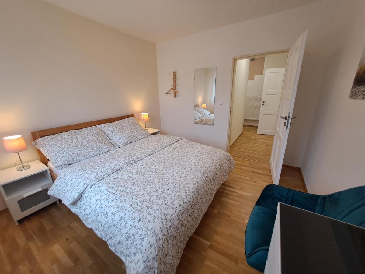 Apartmanovy Dum Se Zahradou V Klidne Casti Prahy Prague Exterior photo